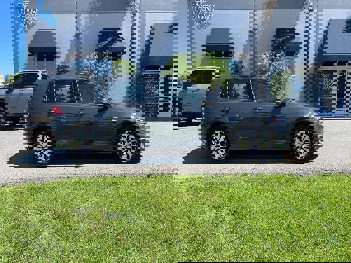 Used 2019 Volkswagen e-Golf SEL Premium image 4