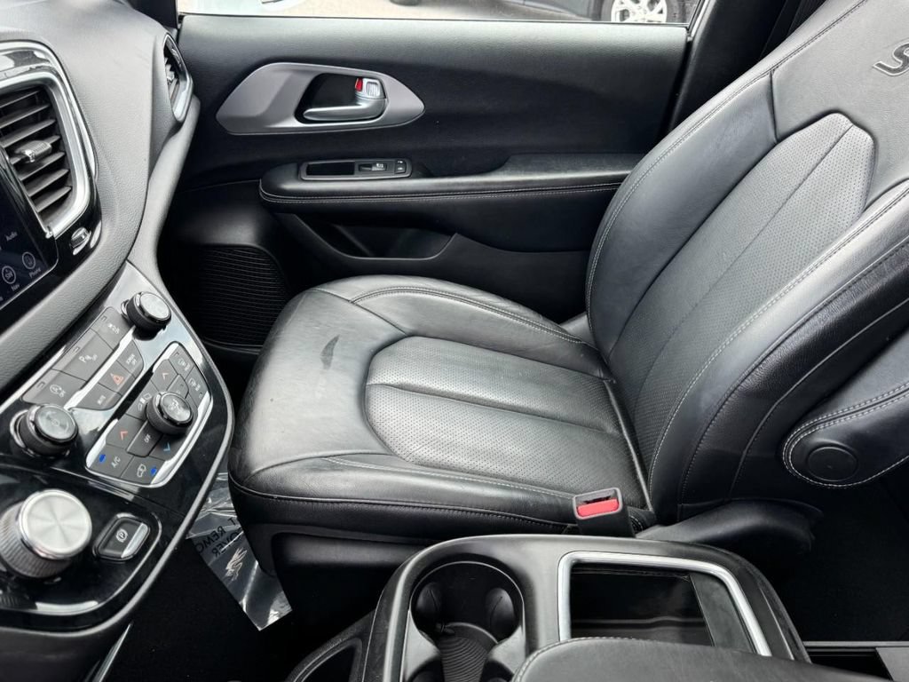 Used 2018 Chrysler Pacifica Touring-L Plus FWD image 15