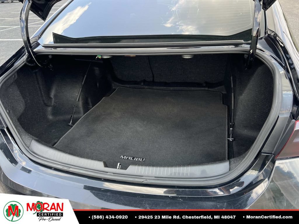 Used 2018 Chevrolet Malibu Premier w/ Premier Sun and Wheel Package FWD image 12