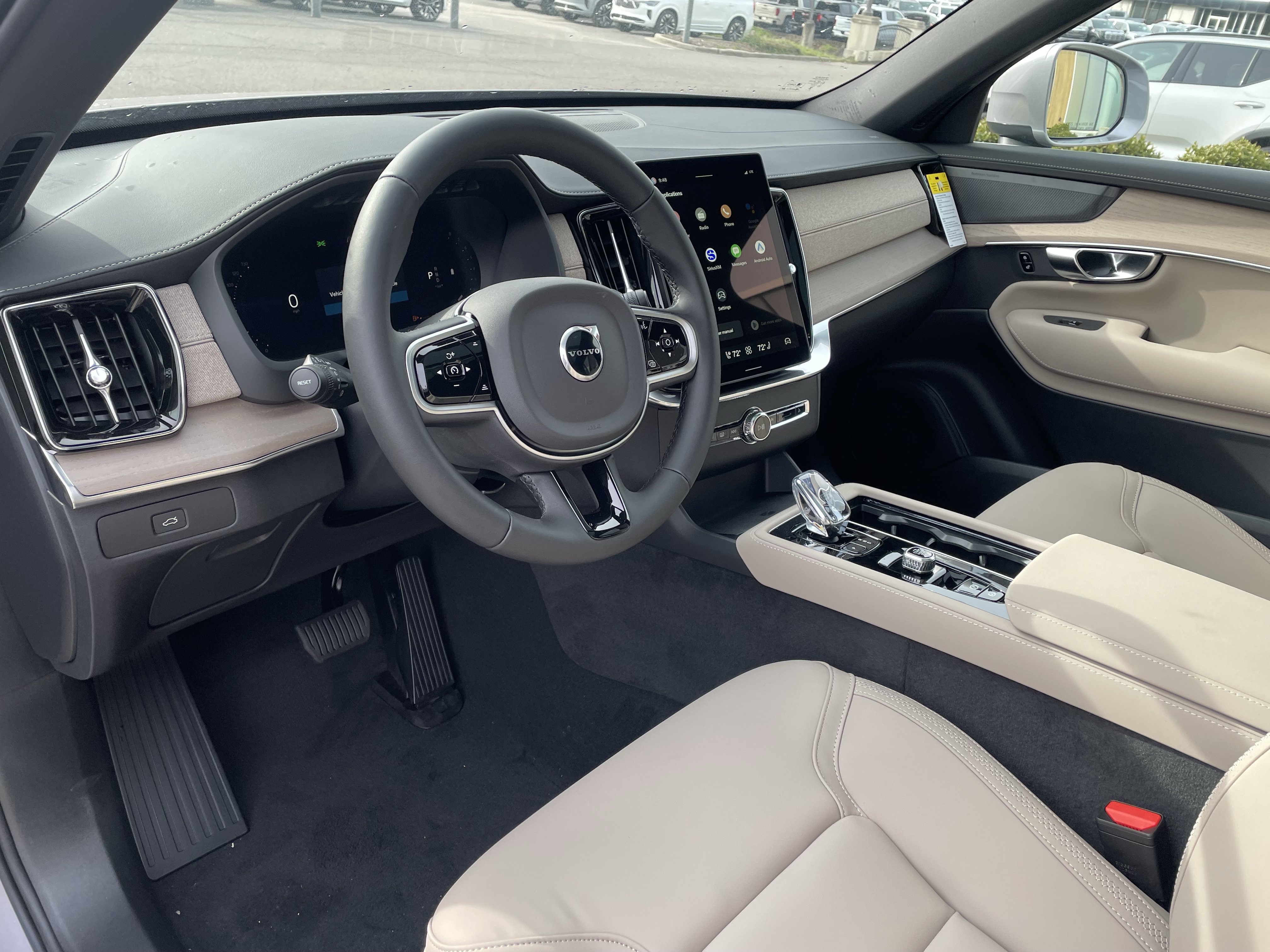 New 2026 Volvo XC90 B6 Plus w/ Protection Package Premier AWD/4WD image 17