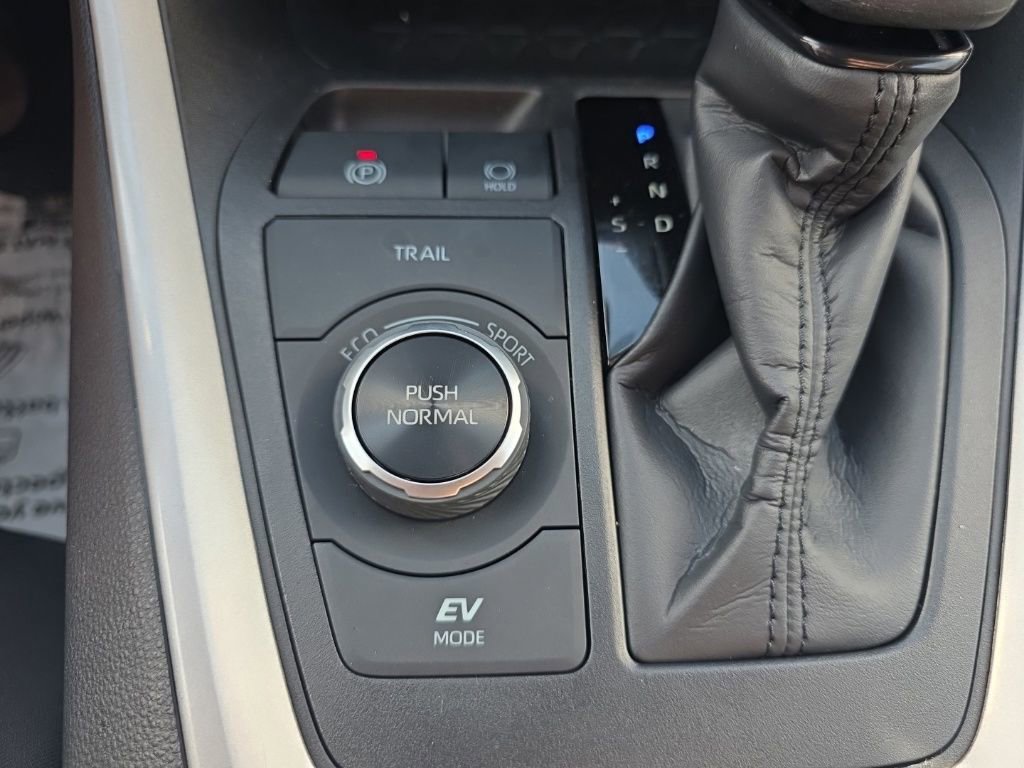 Used 2024 Toyota RAV4 XLE image 28