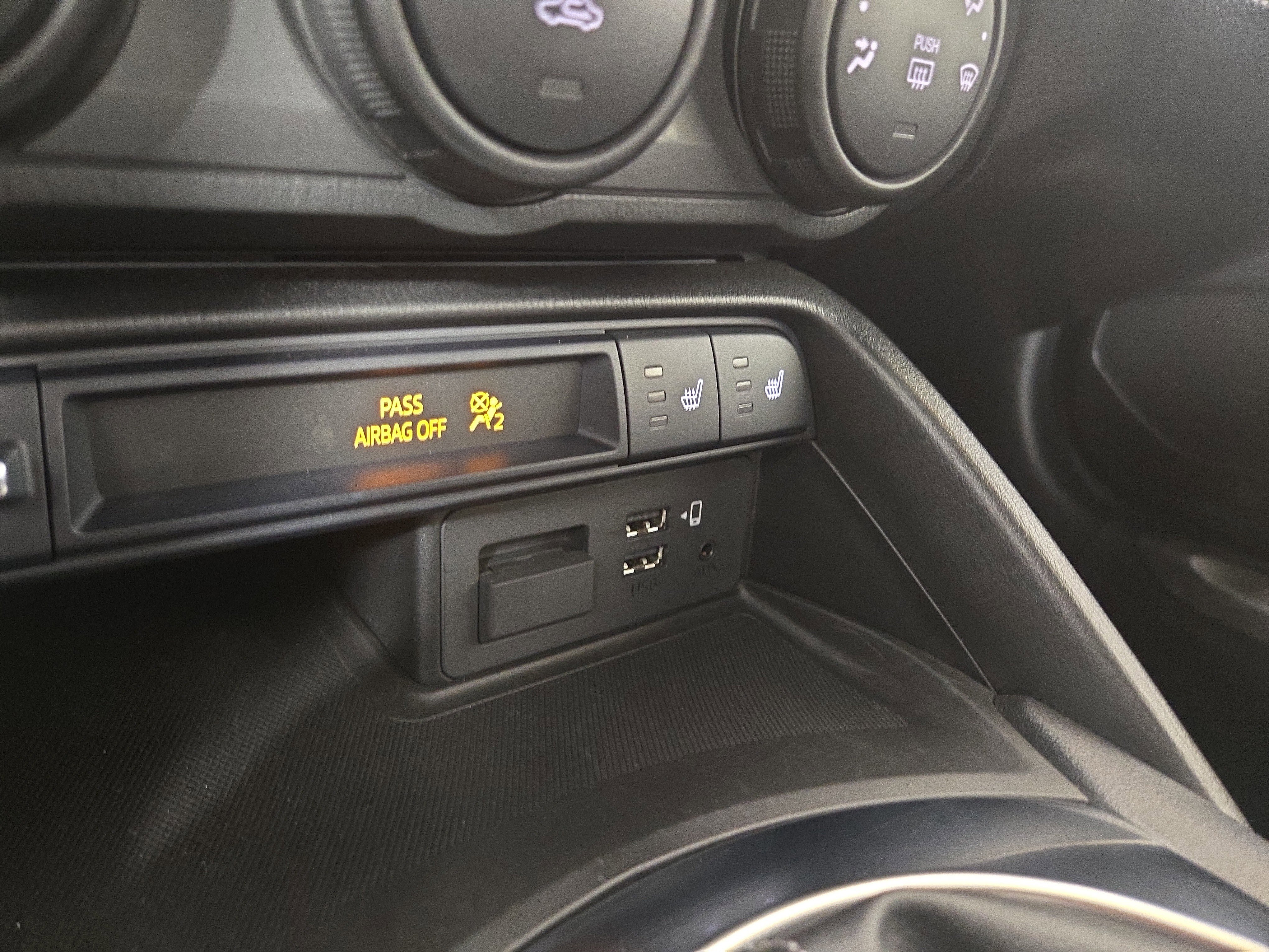 Used 2022 MAZDA MX-5 Miata Club w/ Weather Package image 25