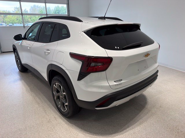 Used 2026 Chevrolet Trax LT w/ Driver Confidence Package FWD image 4