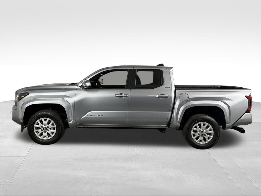 Used 2025 Toyota Tacoma SR5 AWD/4WD image 9