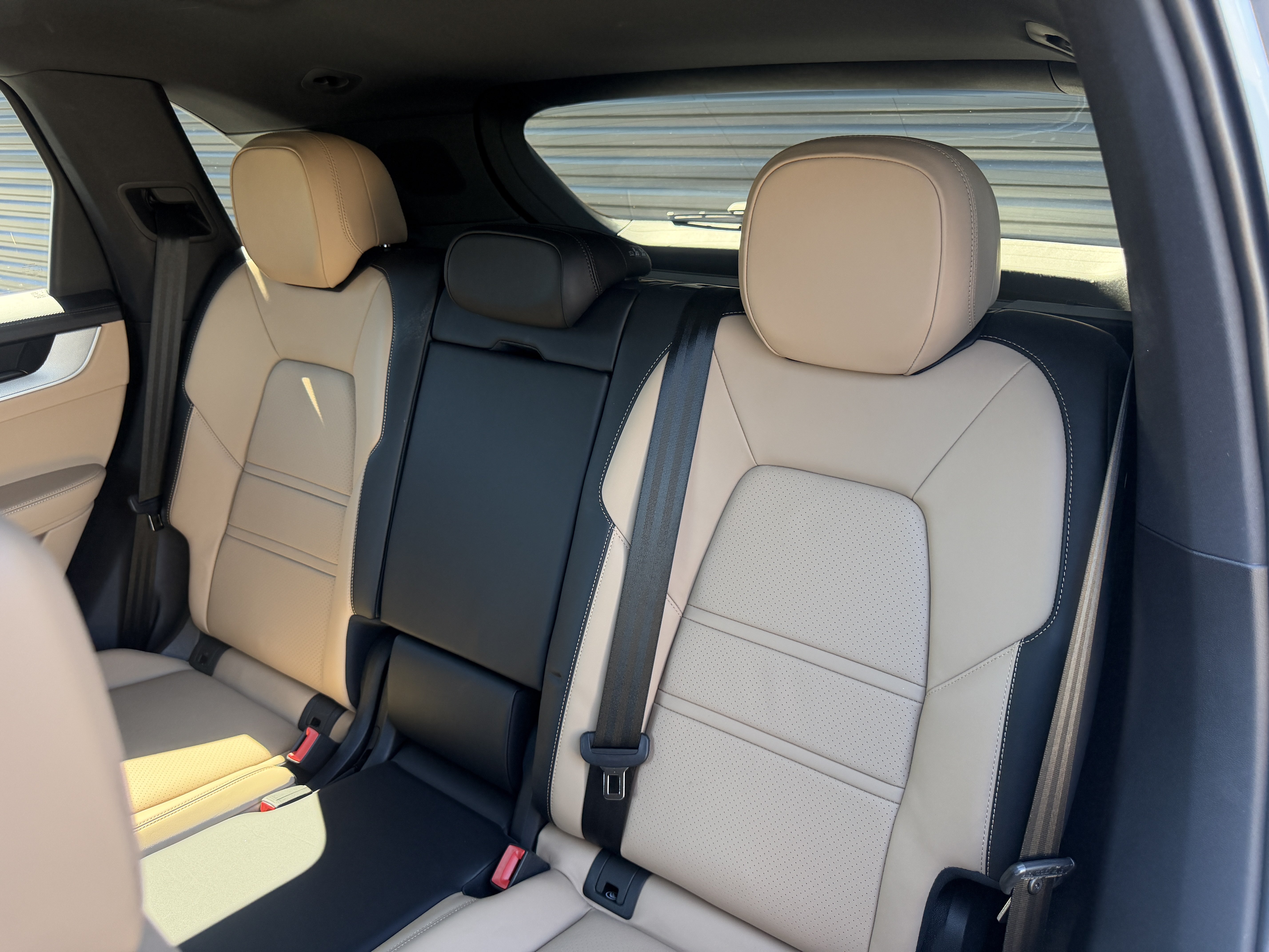 Certified 2025 Porsche Cayenne AWD/4WD image 16