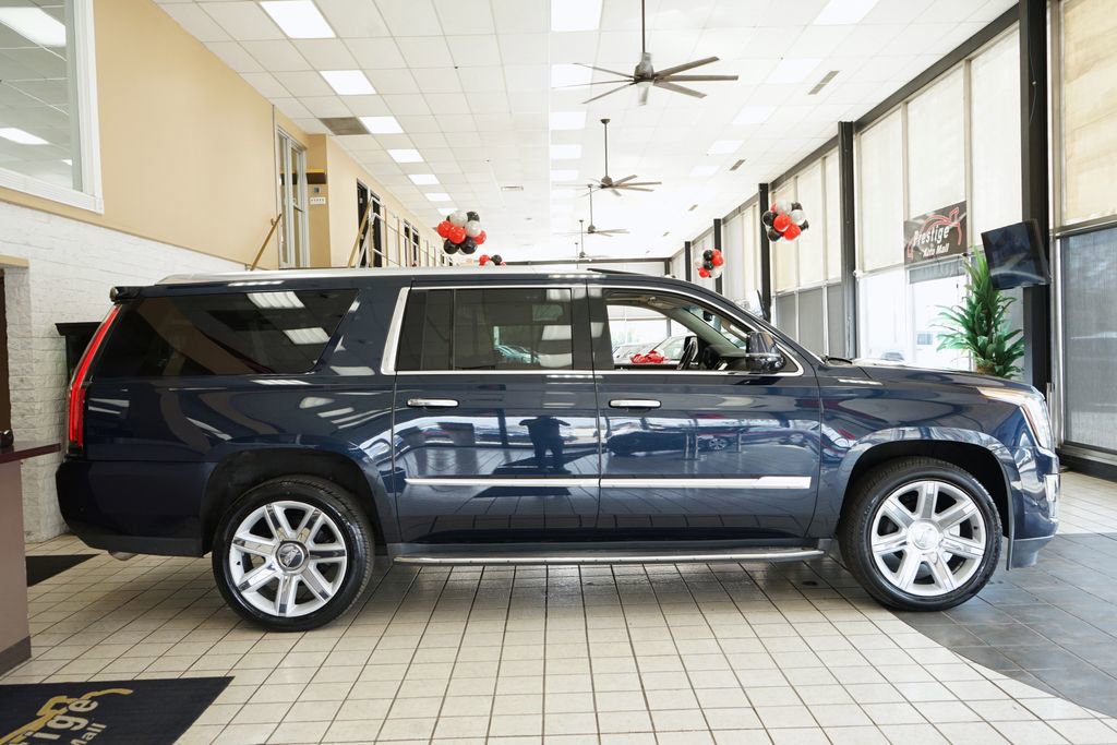 Used 2017 Cadillac Escalade ESV Luxury image 23