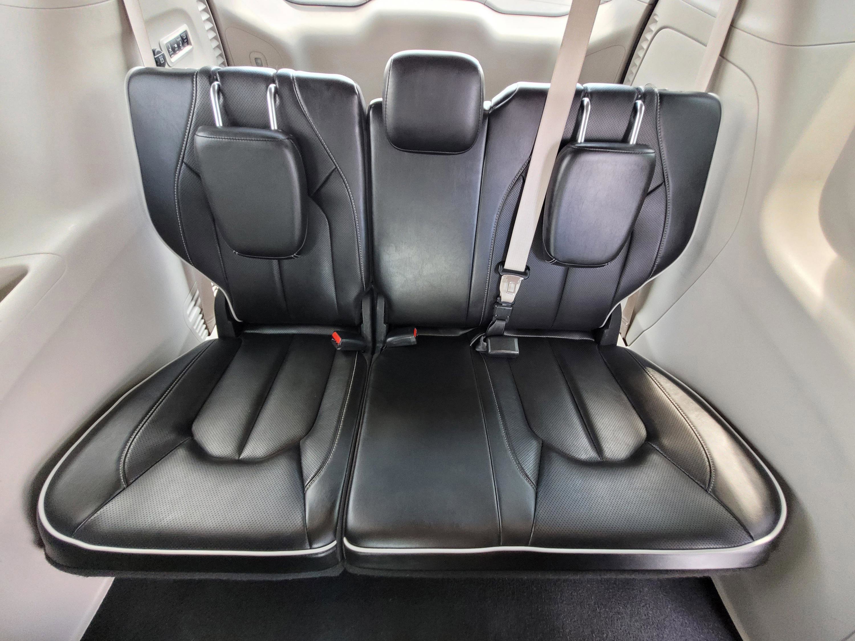 Used 2022 Chrysler Pacifica Limited FWD image 16