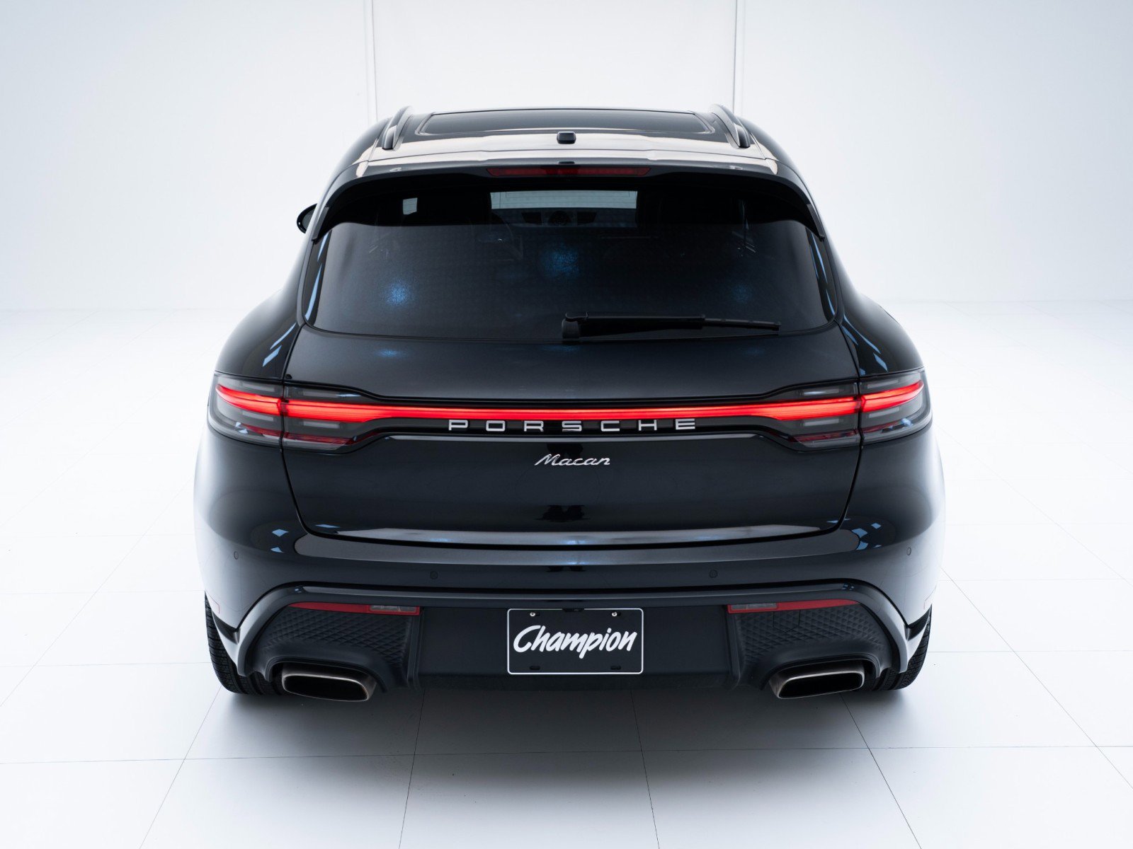 Certified 2025 Porsche Macan image 10