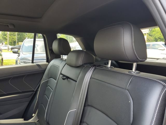 Certified 2023 Volkswagen Tiguan SEL R-Line AWD/4WD image 9