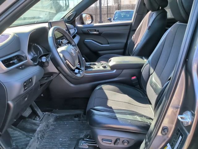 Used 2024 Toyota Highlander XSE image 15