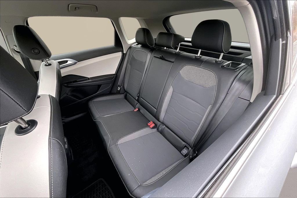 Used 2025 Volkswagen Taos SE image 25