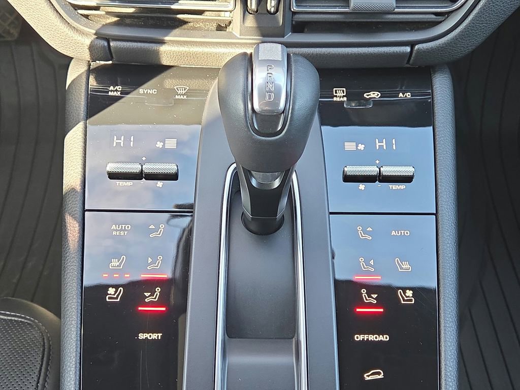 Certified 2022 Porsche Macan image 13
