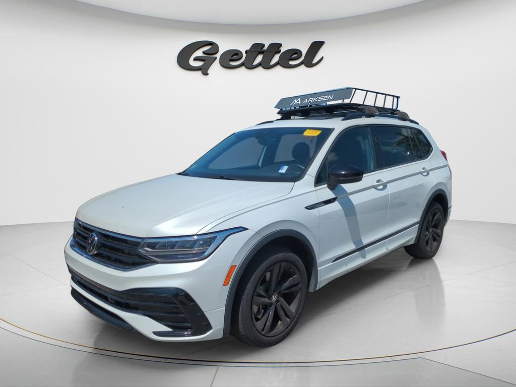 Used 2023 Volkswagen Tiguan SE R-Line AWD/4WD image 9