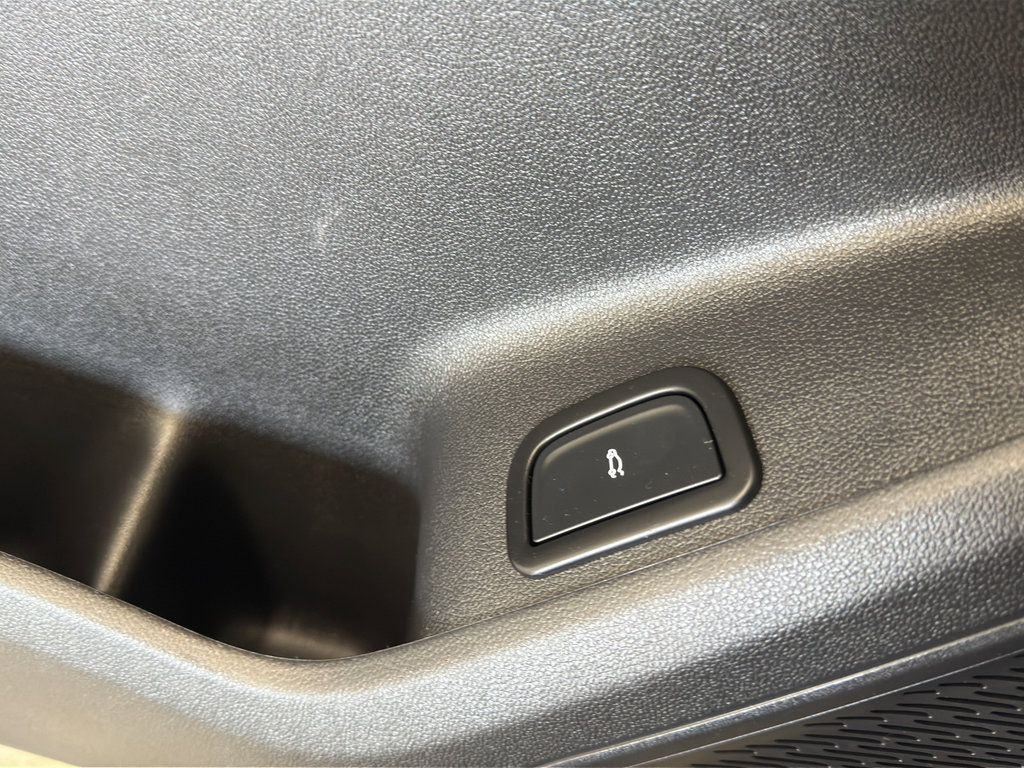 Used 2024 Chevrolet Traverse Z71 image 25