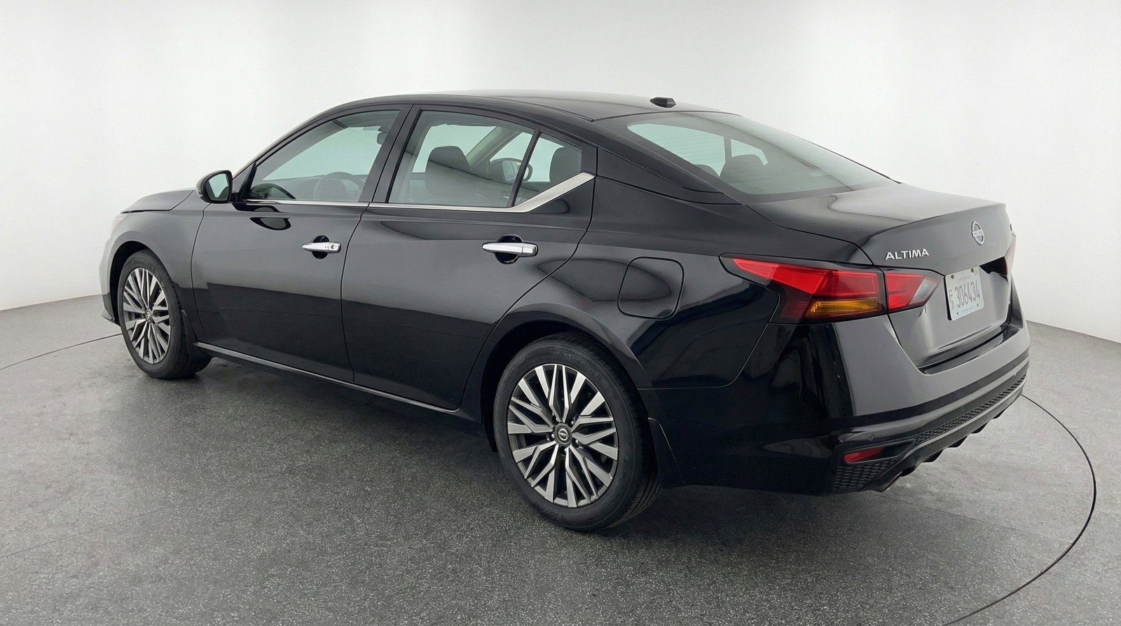 Used 2025 Nissan Altima 2.5 SV FWD image 6