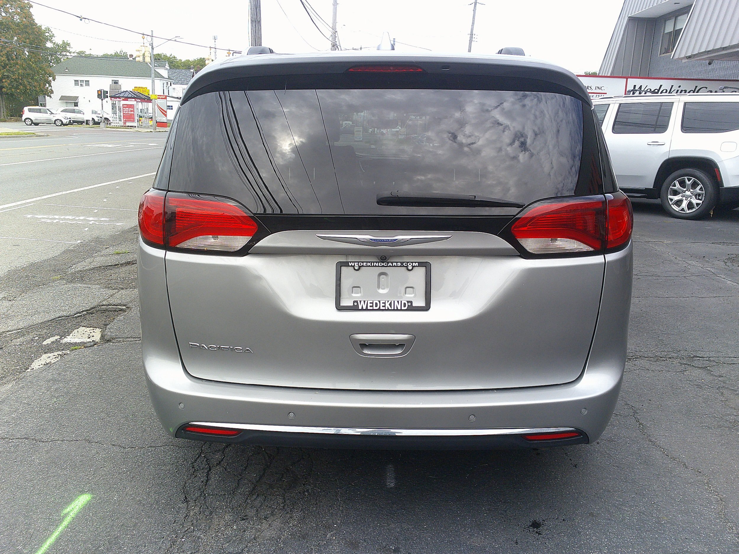 Used 2018 Chrysler Pacifica Touring-L FWD image 8