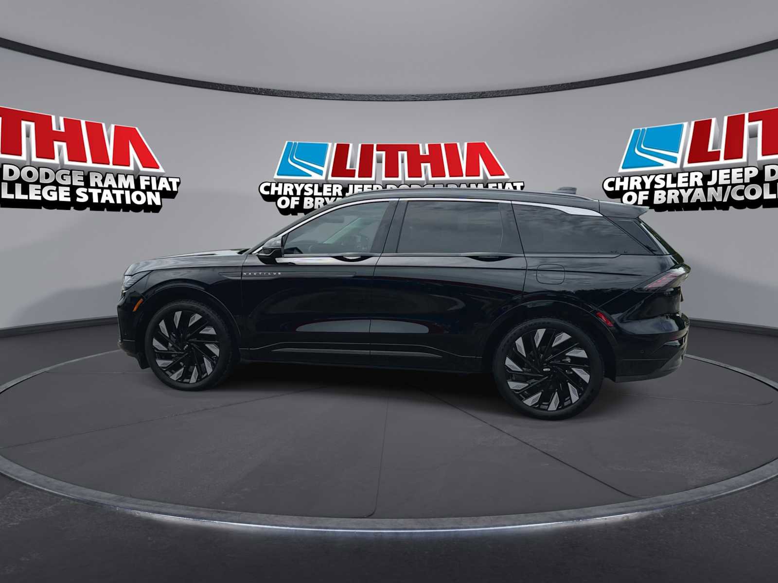 Used 2024 Lincoln Nautilus Black Label w/ Jet Appearance Package (87T) AWD/4WD image 5