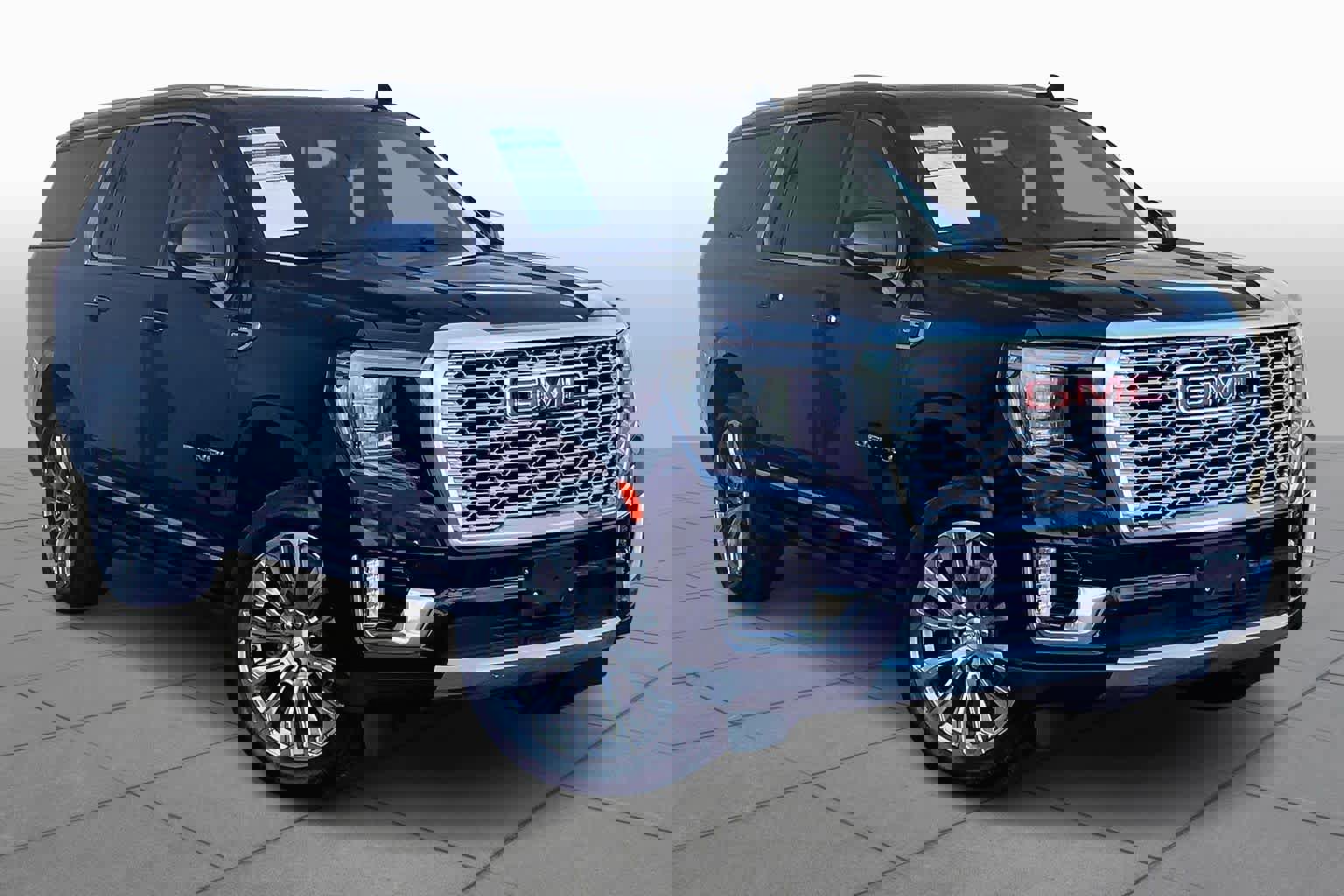 Used 2023 GMC Yukon XL Denali w/ Denali Reserve Package image 5