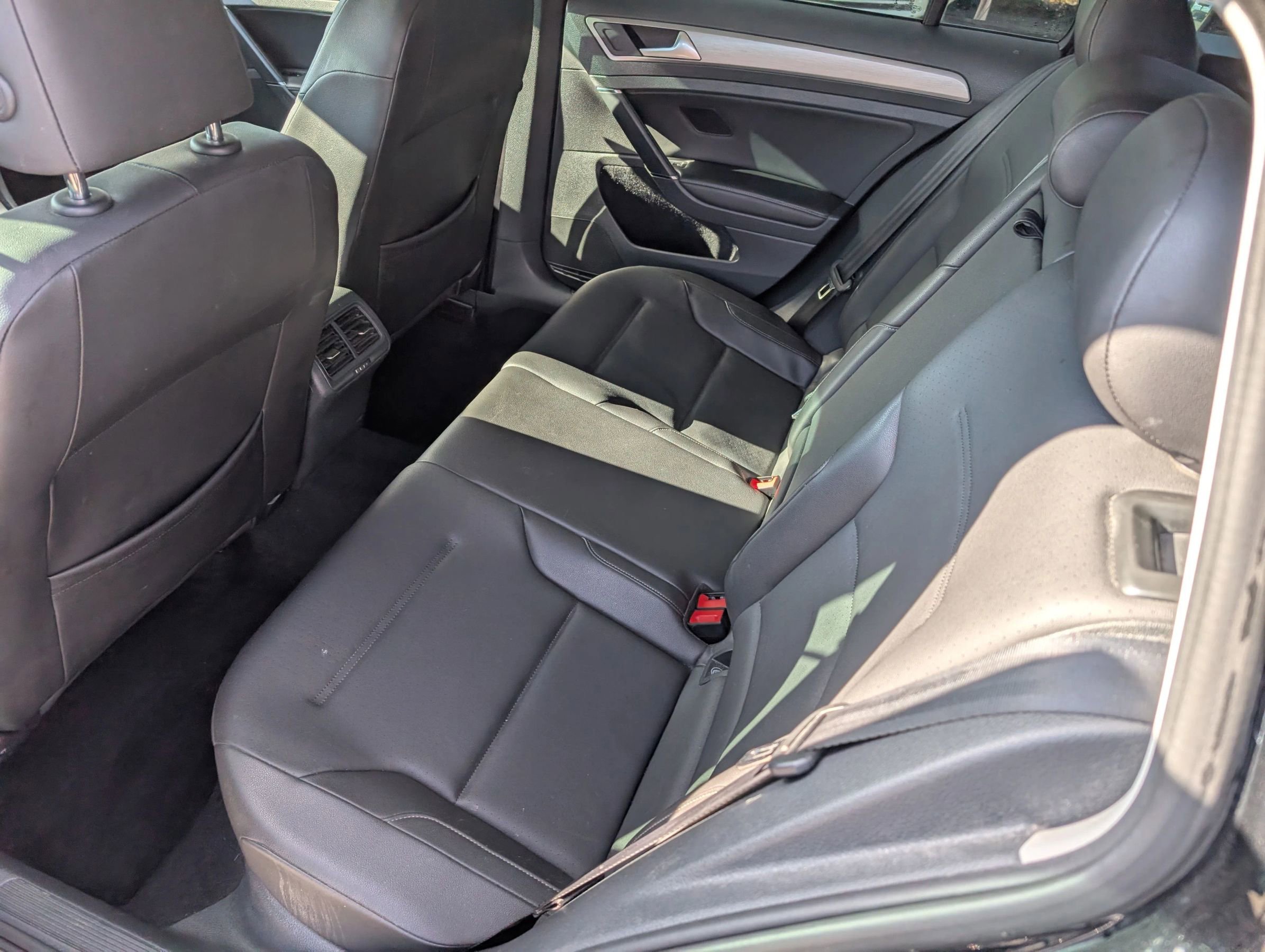 Used 2015 Volkswagen Golf TDI S image 16