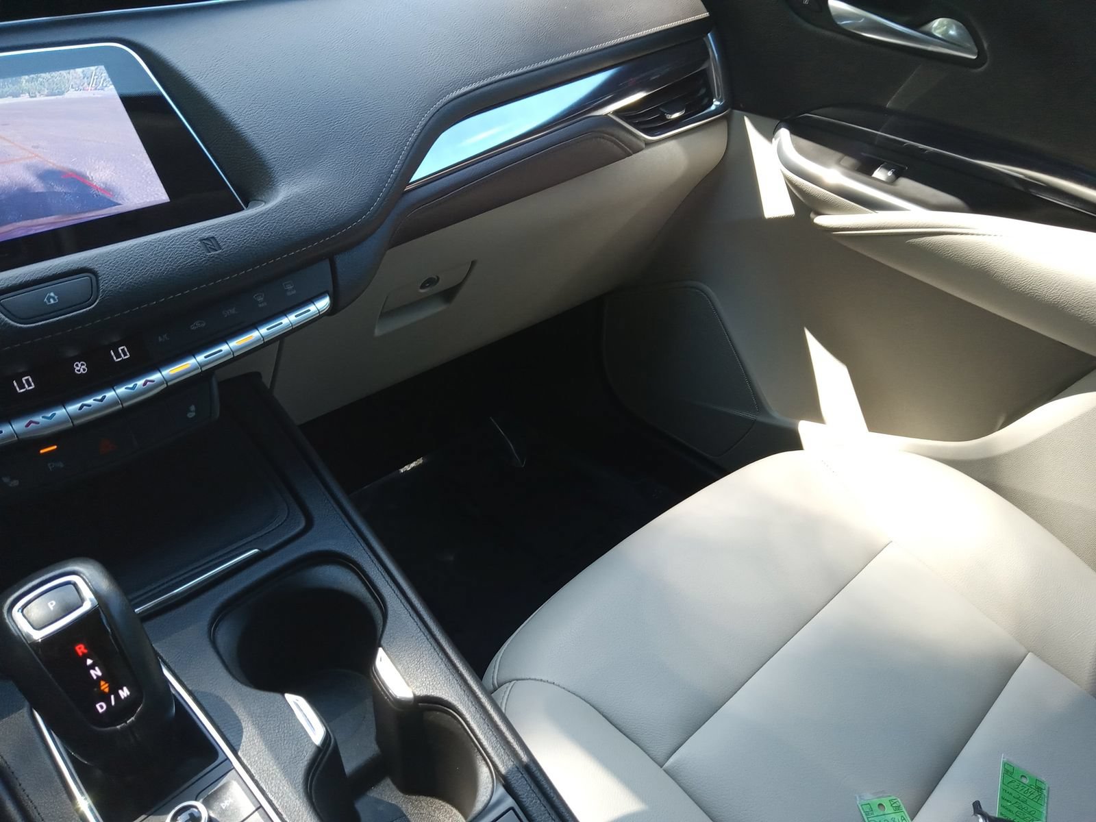 Used 2019 Cadillac XT4 Luxury w/ Cold Weather Package AWD/4WD image 19