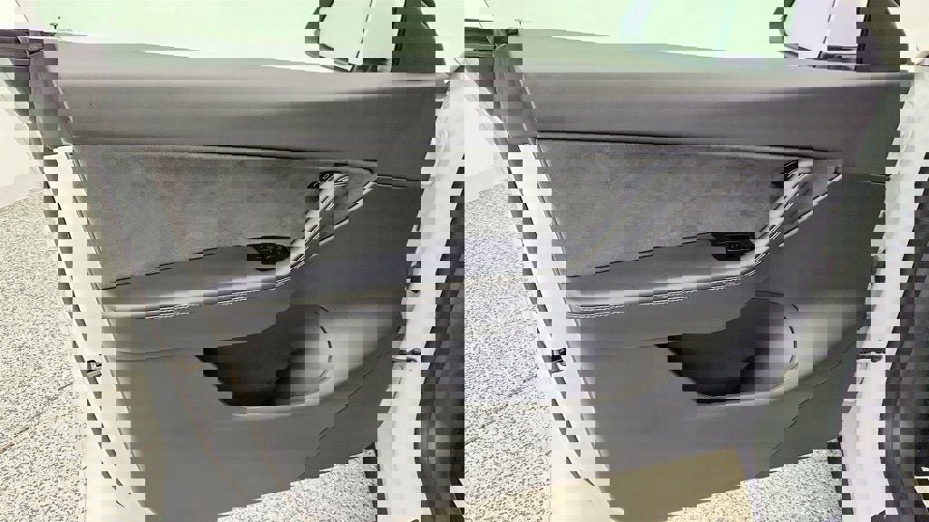 Used 2021 Tesla Model Y Long Range image 11