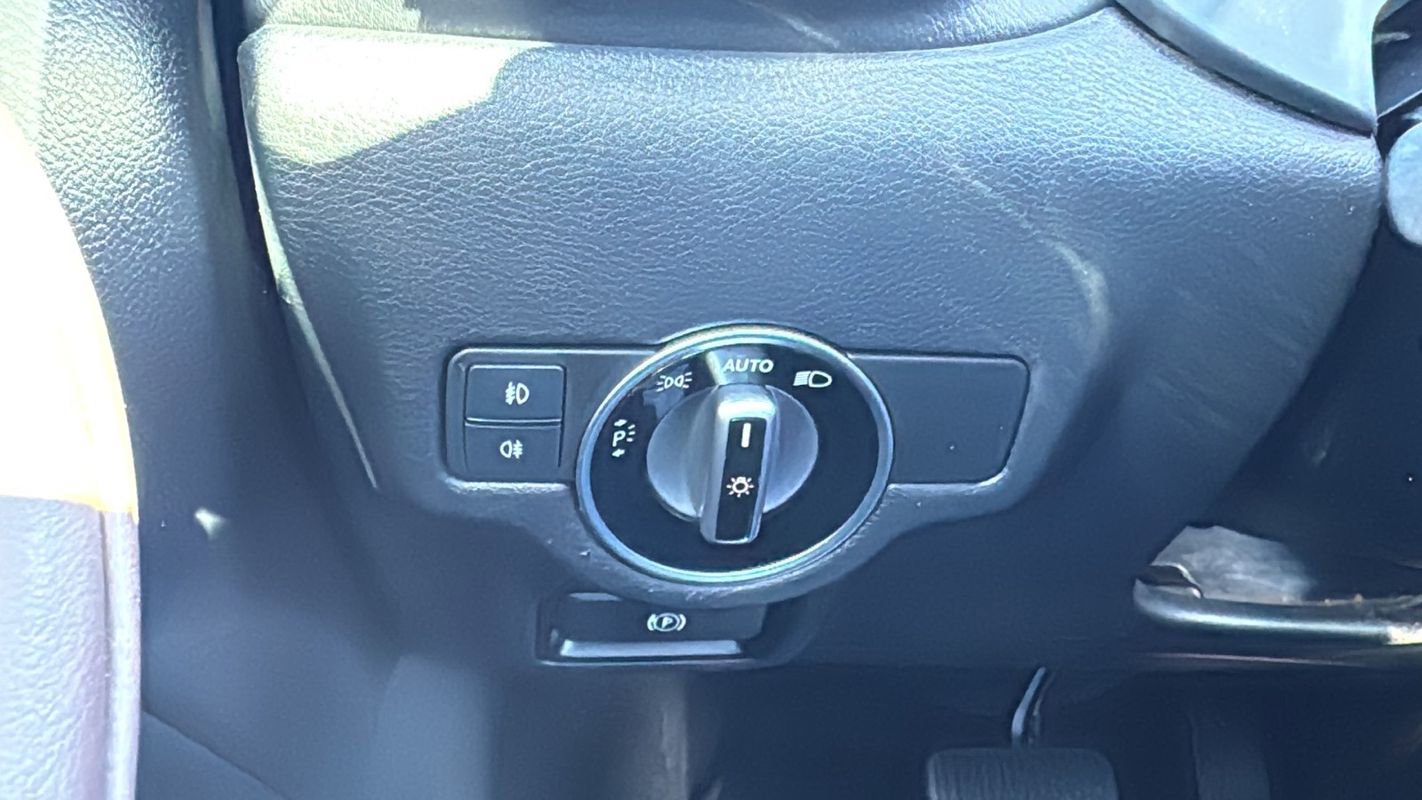 Used 2018 INFINITI QX30 Premium w/ Technology Package image 25