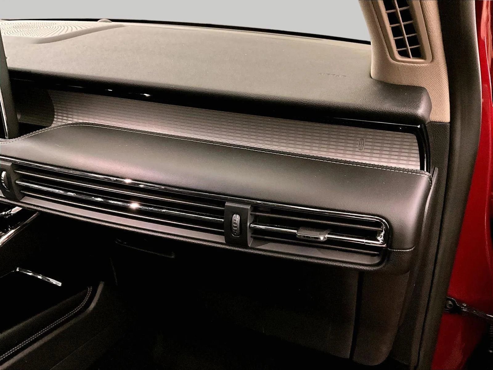 Used 2025 Lincoln Corsair AWD w/ Equipment Group 101A image 15