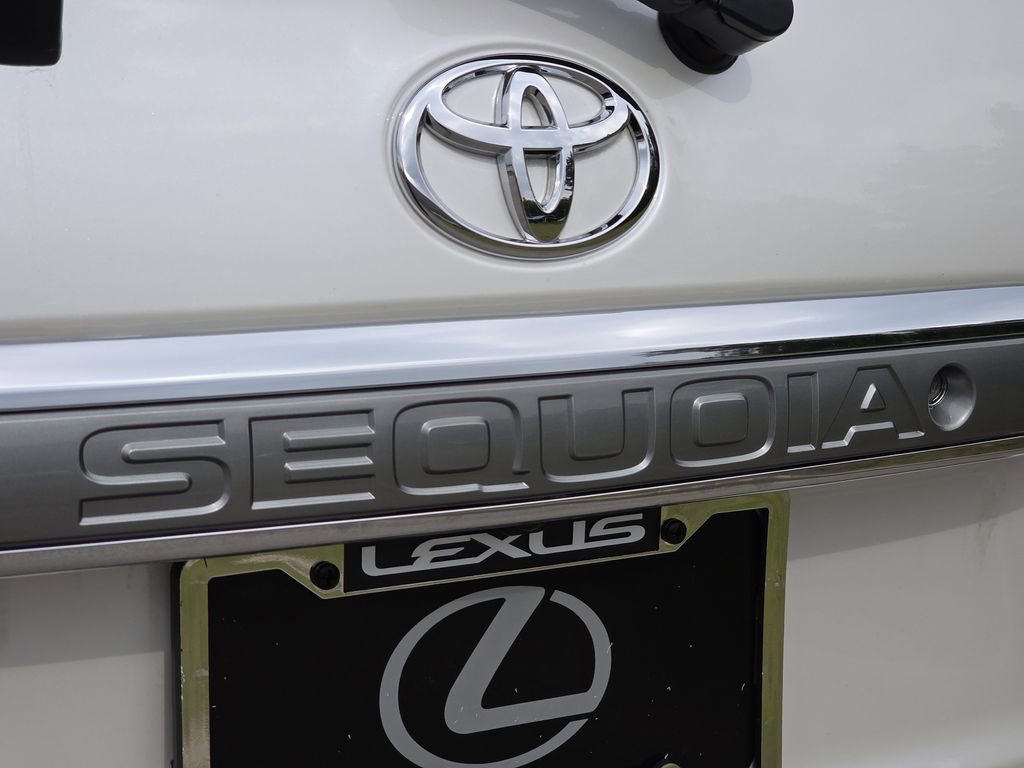 Used 2019 Toyota Sequoia Platinum AWD/4WD image 10