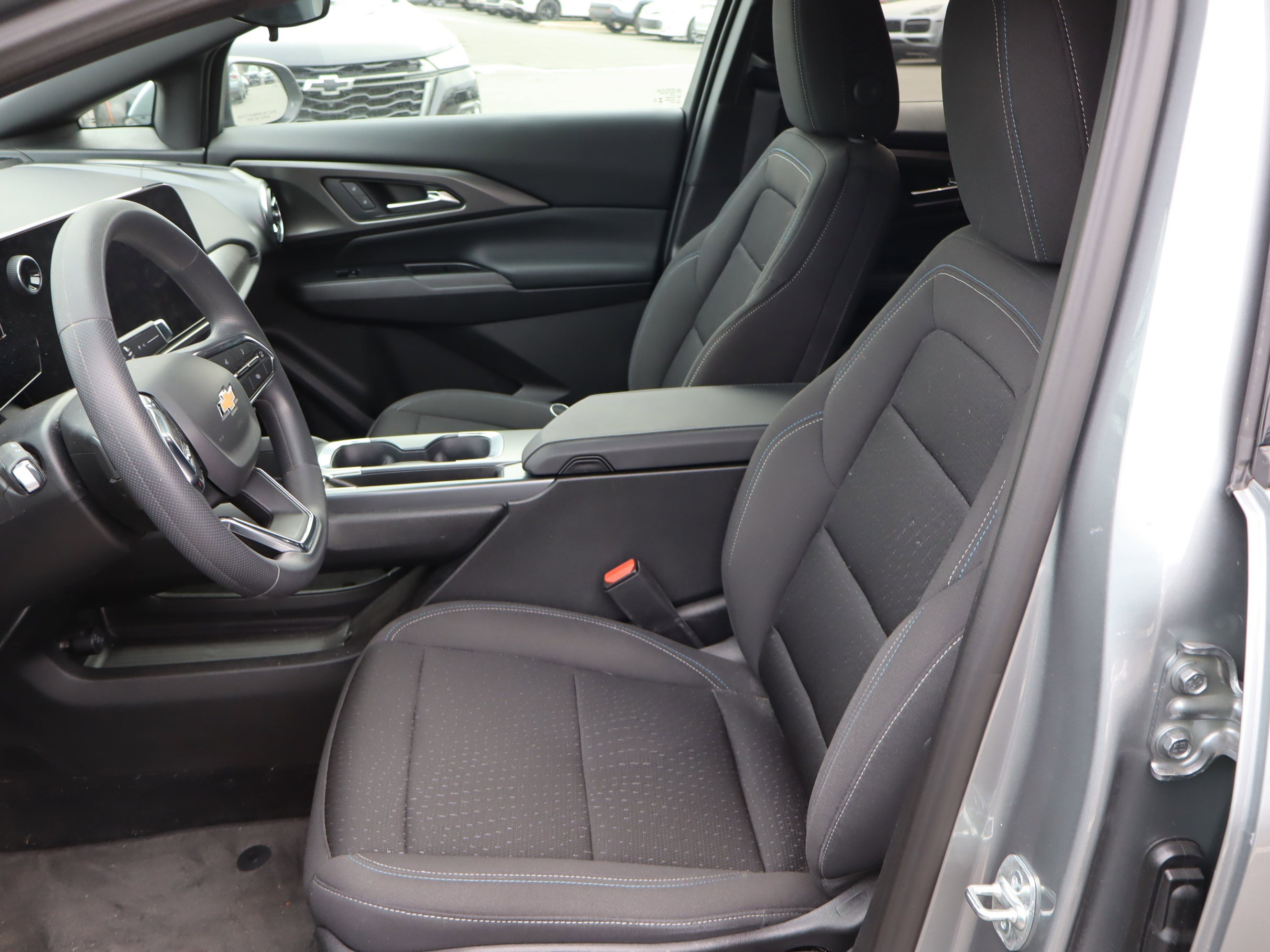 Used 2025 Chevrolet Equinox EV LT image 16