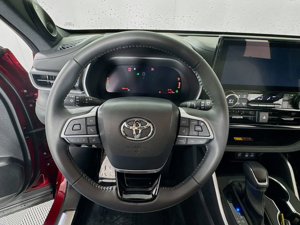 Certified 2025 Toyota Highlander XSE image 14