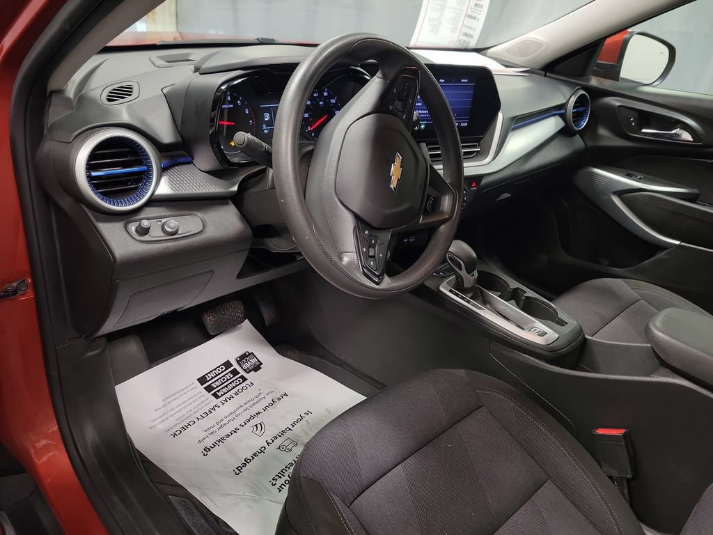 Used 2024 Chevrolet Trax LS w/ LS Convenience Package FWD image 13