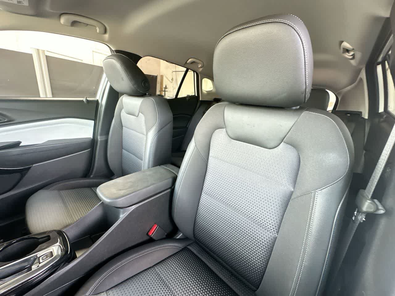 Used 2025 Chevrolet Trax LT w/ LT Convenience Package FWD image 14