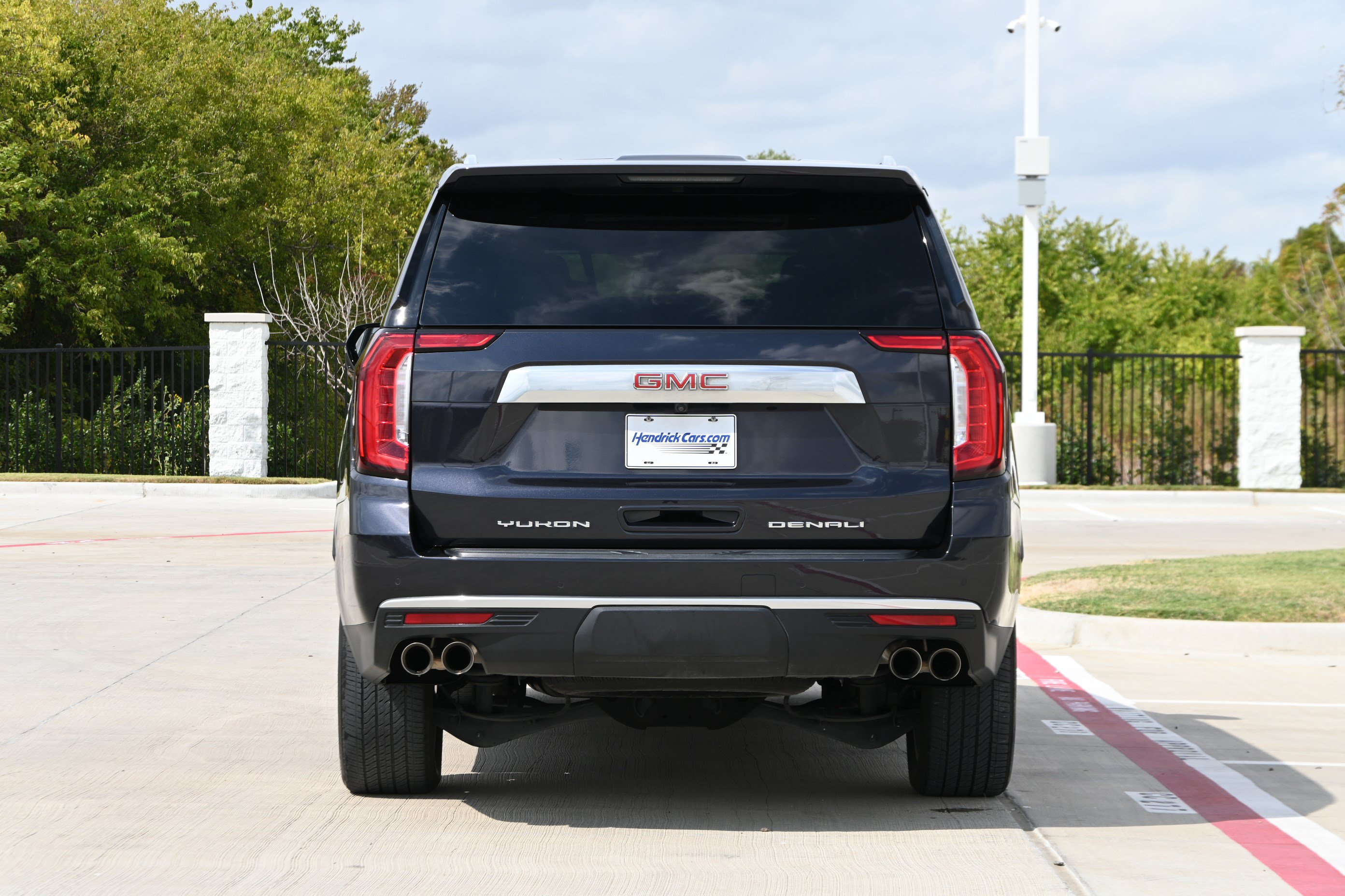 Used 2023 GMC Yukon XL Denali AWD/4WD image 8
