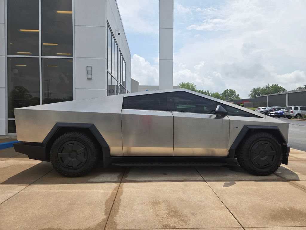 Used 2024 Tesla Cybertruck AWD Crew Cab image 9