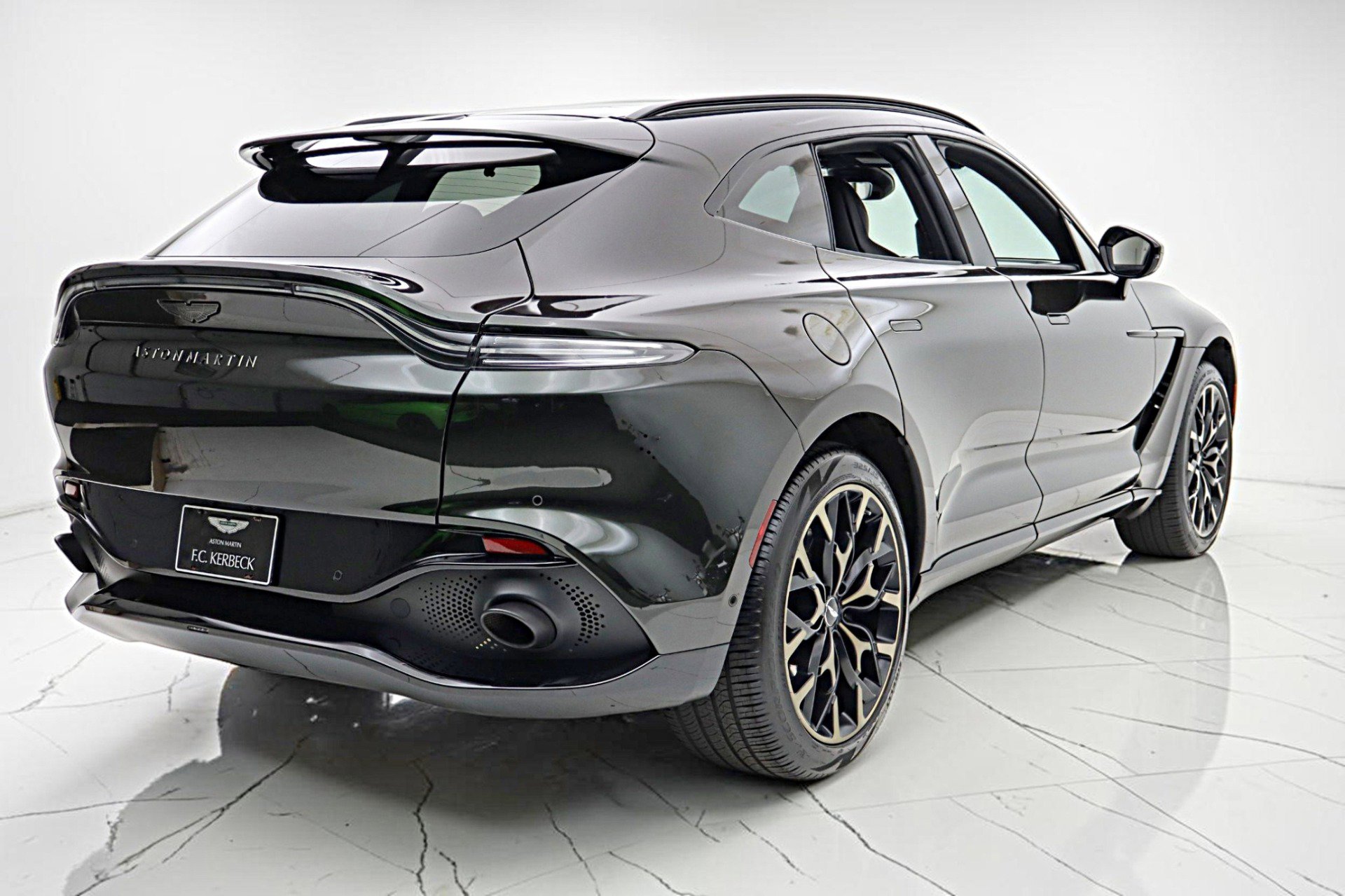 Used 2021 Aston Martin DBX AWD/4WD image 15