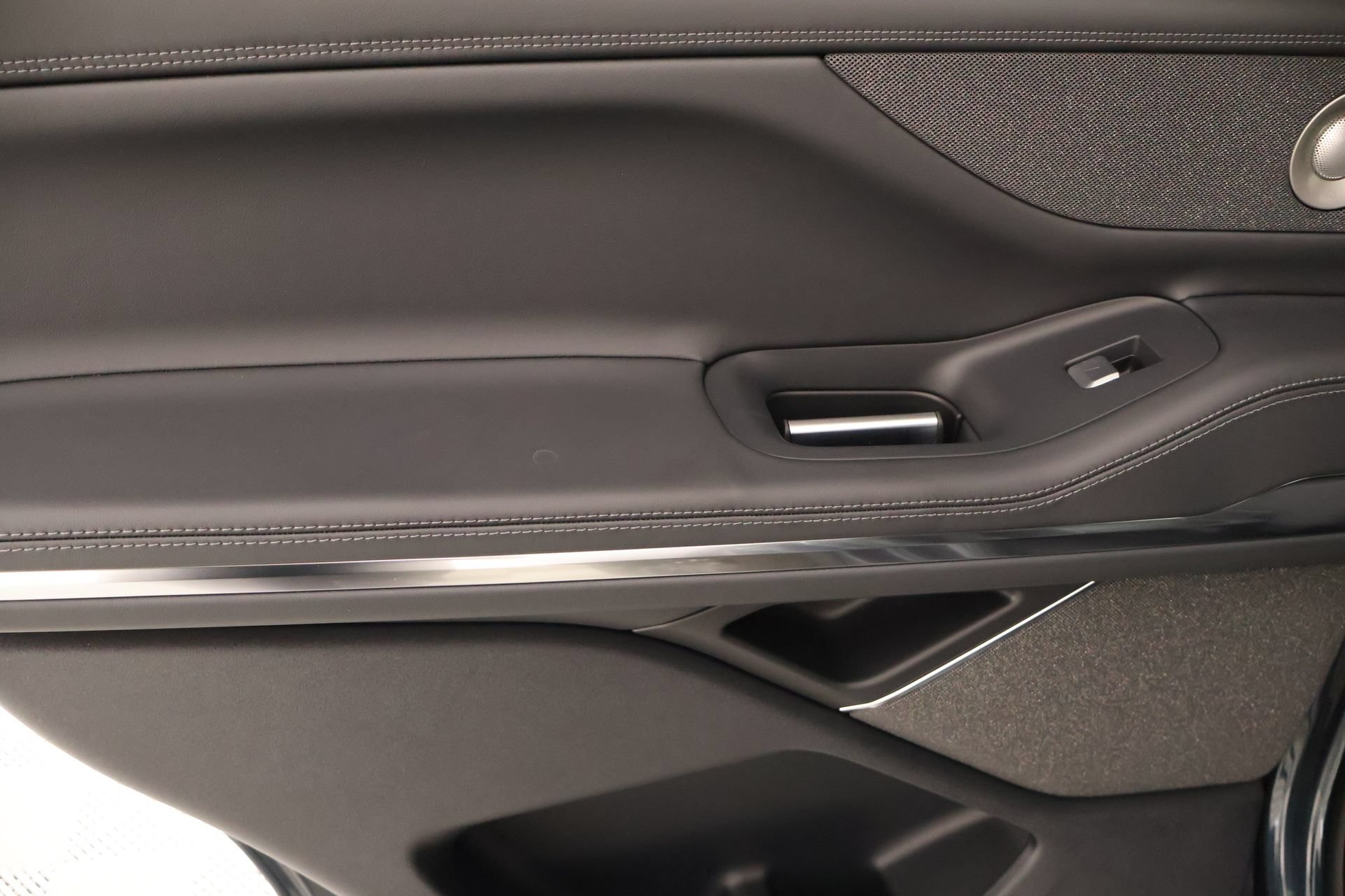 New 2025 Lincoln Navigator Reserve w/ Jet Appearance Package AWD/4WD image 19