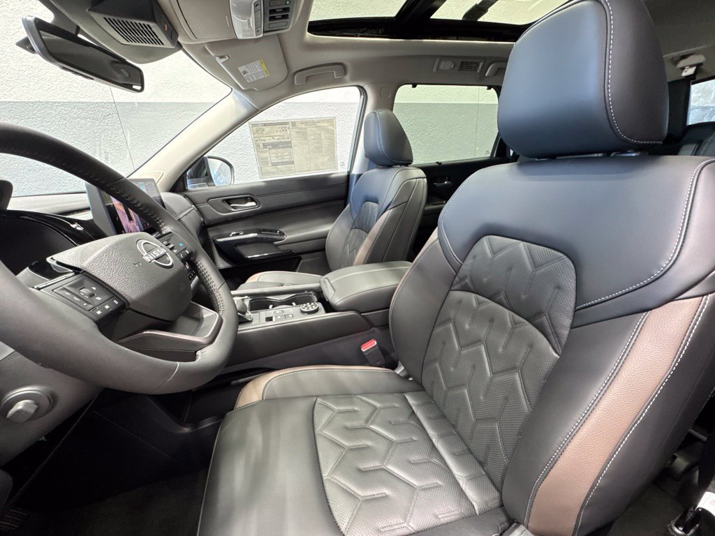 New 2026 Nissan Pathfinder Platinum AWD/4WD image 10
