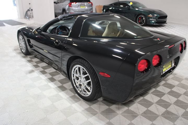 Used 2001 Chevrolet Corvette Coupe w/ Preferred Equipment Group1 RWD image 37