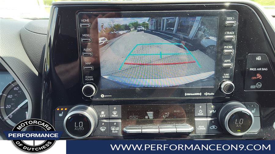 Used 2020 Toyota Highlander XLE AWD/4WD image 25
