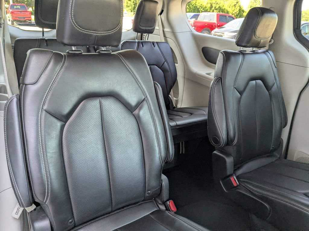 Used 2023 Chrysler Pacifica Touring-L FWD image 34