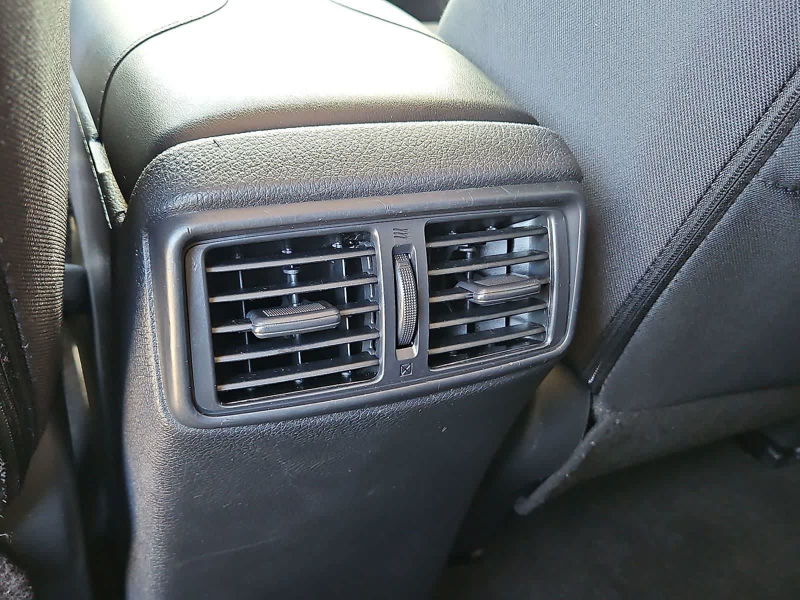 Used 2018 Nissan Rogue SV w/ Premium Package FWD image 27