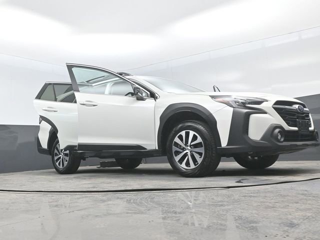 Used 2025 Subaru Outback Premium image 27