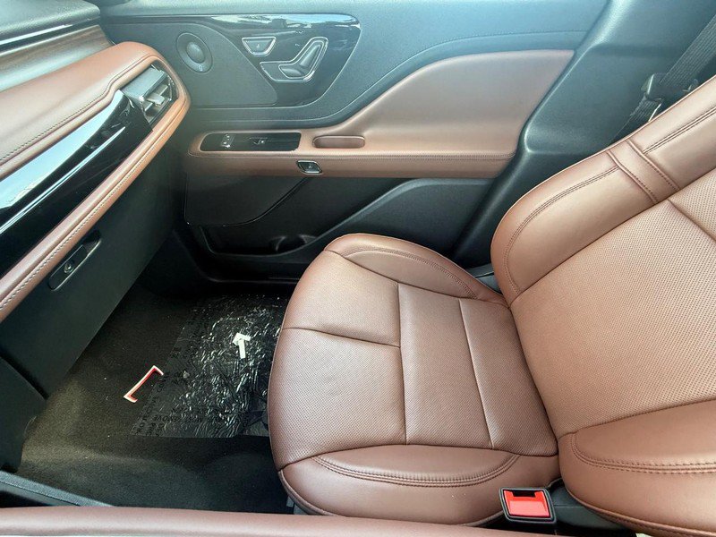 New 2027 Lincoln Aviator Reserve w/ Jet Appearance Package AWD/4WD image 17