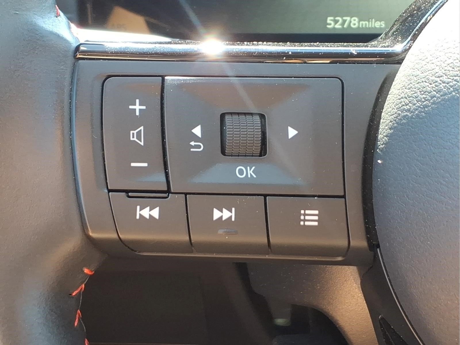Certified 2025 Nissan Kicks SR FWD image 15