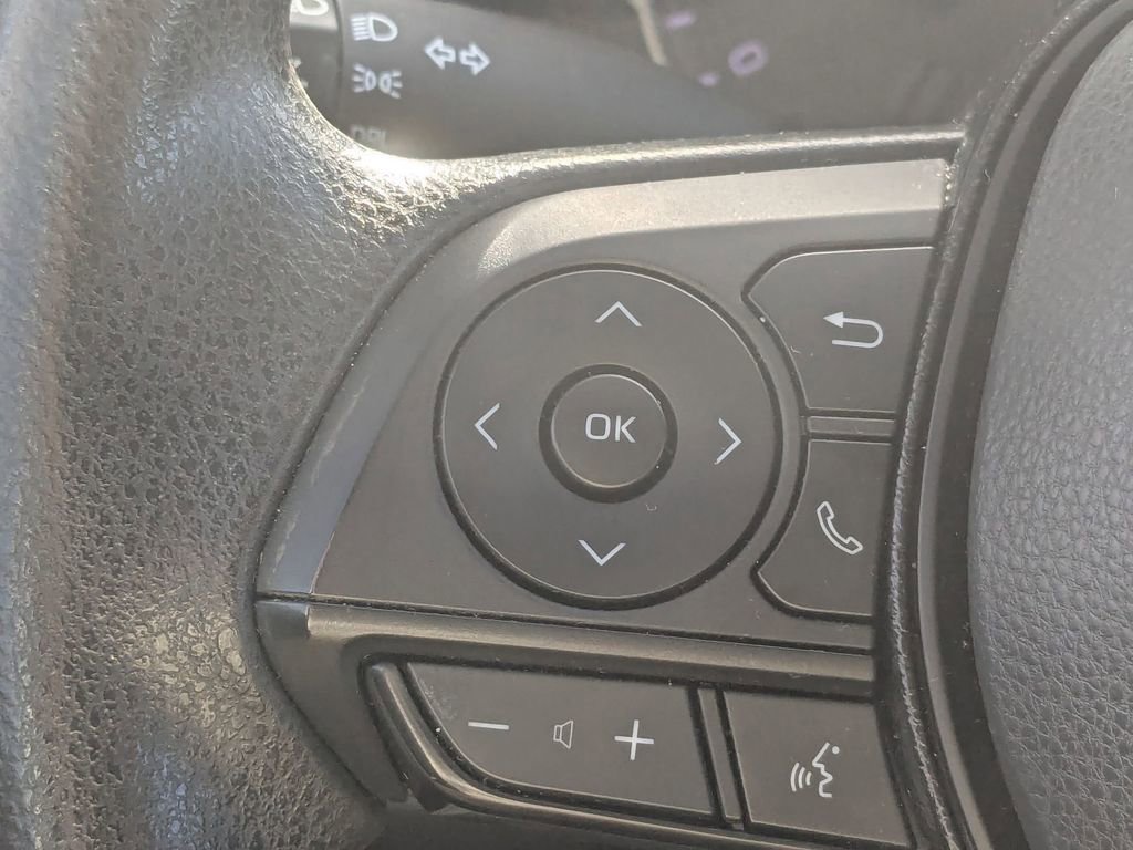 Used 2021 Toyota RAV4 LE image 17