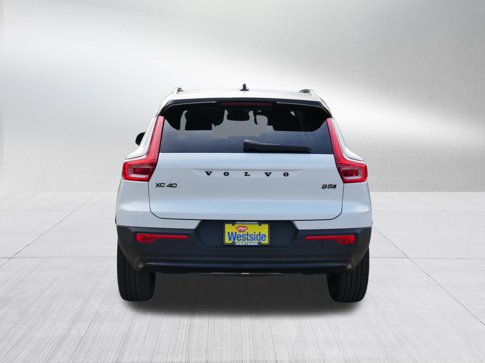 Used 2023 Volvo XC40 B5 Ultimate w/ Protection Package Premier AWD/4WD image 6