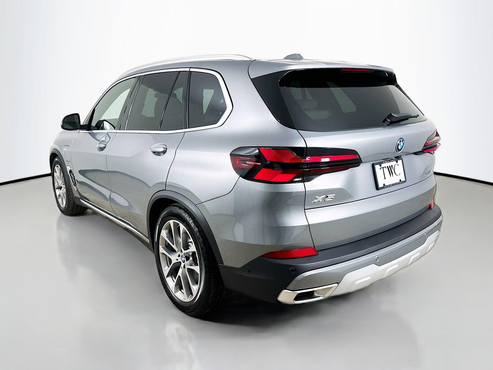 New 2026 BMW X5 xDrive50e w/ Executive Package AWD/4WD image 7