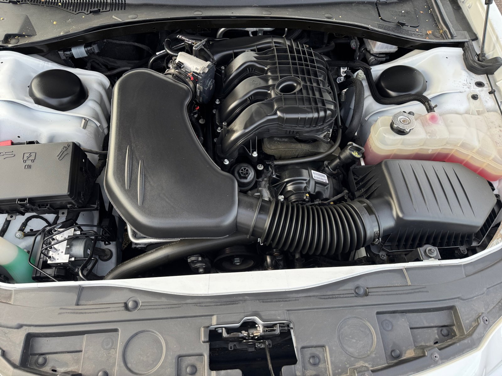 Used 2023 Chrysler 300 Touring w/ Sport Appearance Package image 31