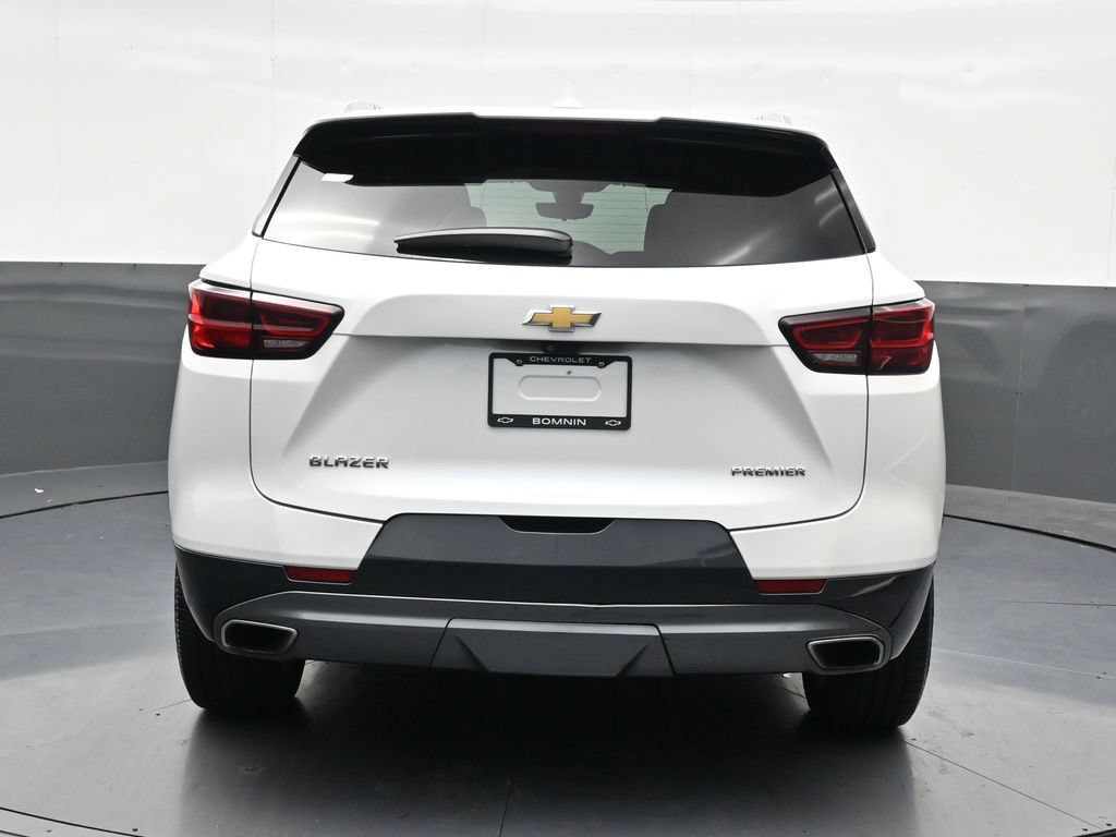 Used 2023 Chevrolet Blazer Premier w/ Driver Confidence II Package FWD image 4