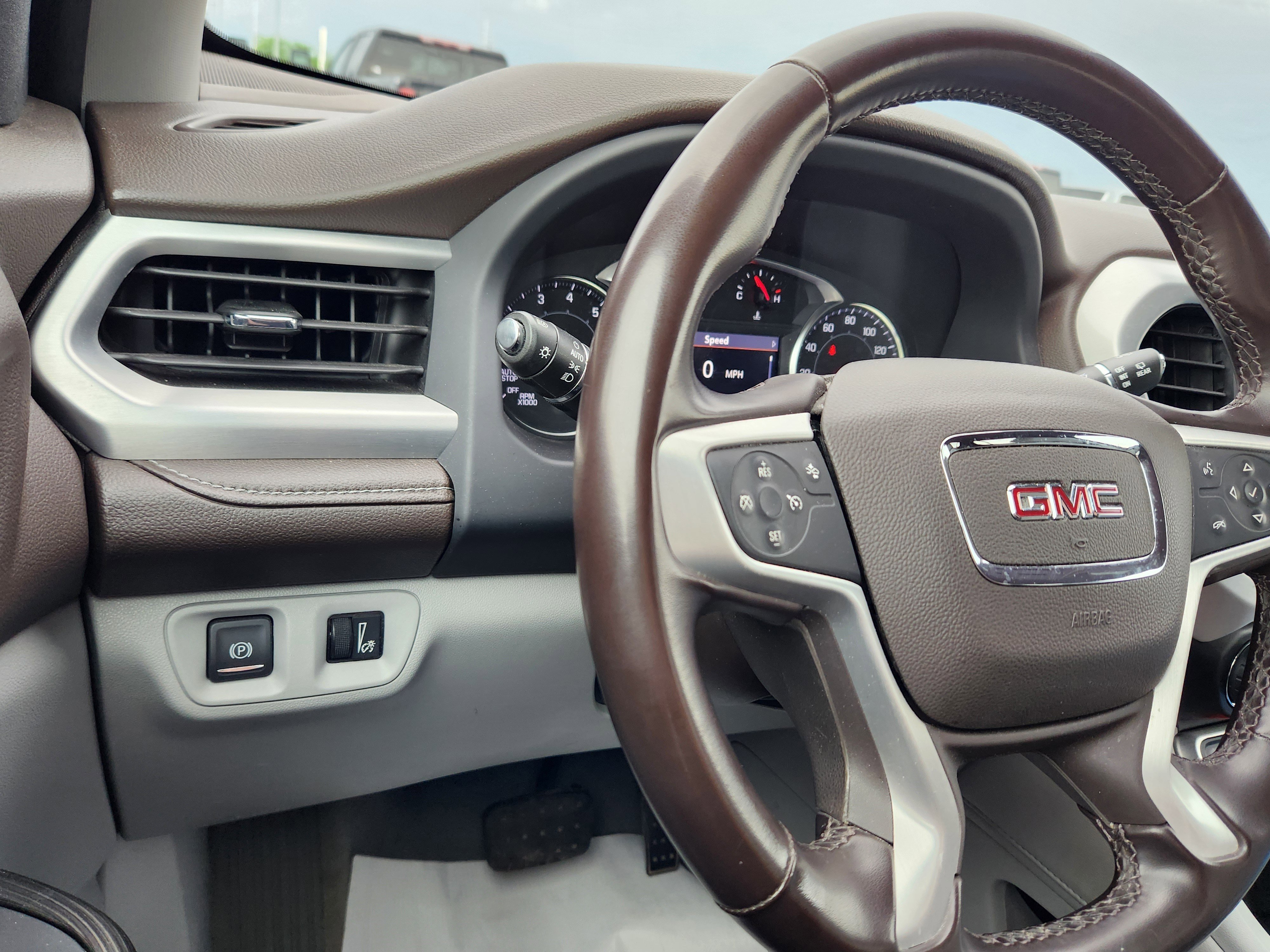 Used 2023 GMC Acadia SLT image 25